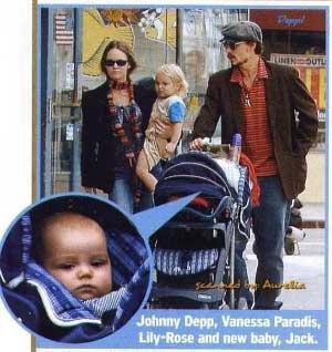 JoHnNy dEpP eT ToUtE Sa pEtiTe FaMILlE